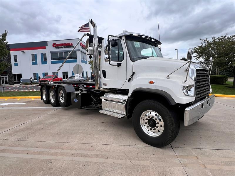 2025 FREIGHTLINER 114SD - image 4 of 6