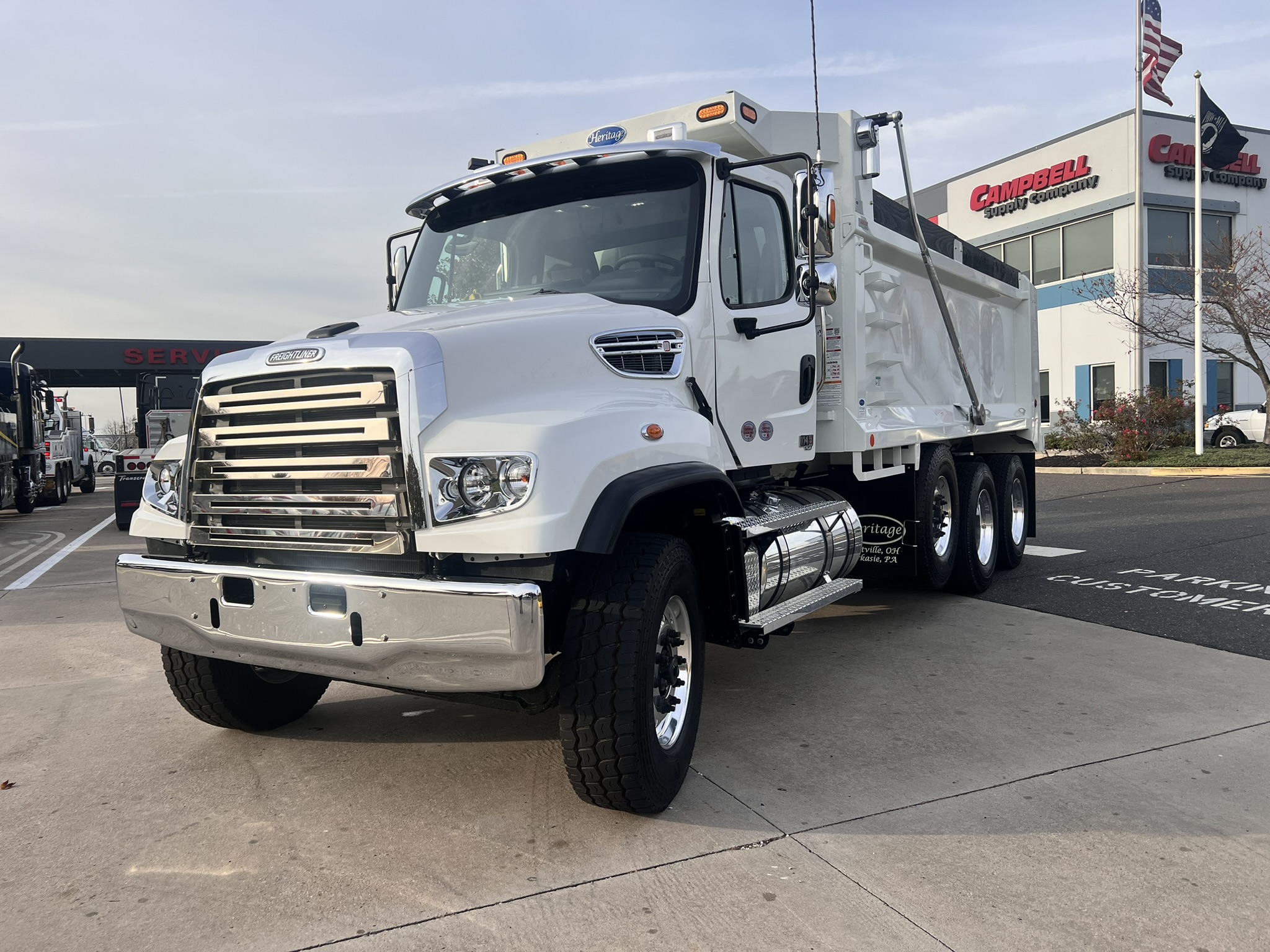 2025 Freightliner 114SD - image 2 of 6