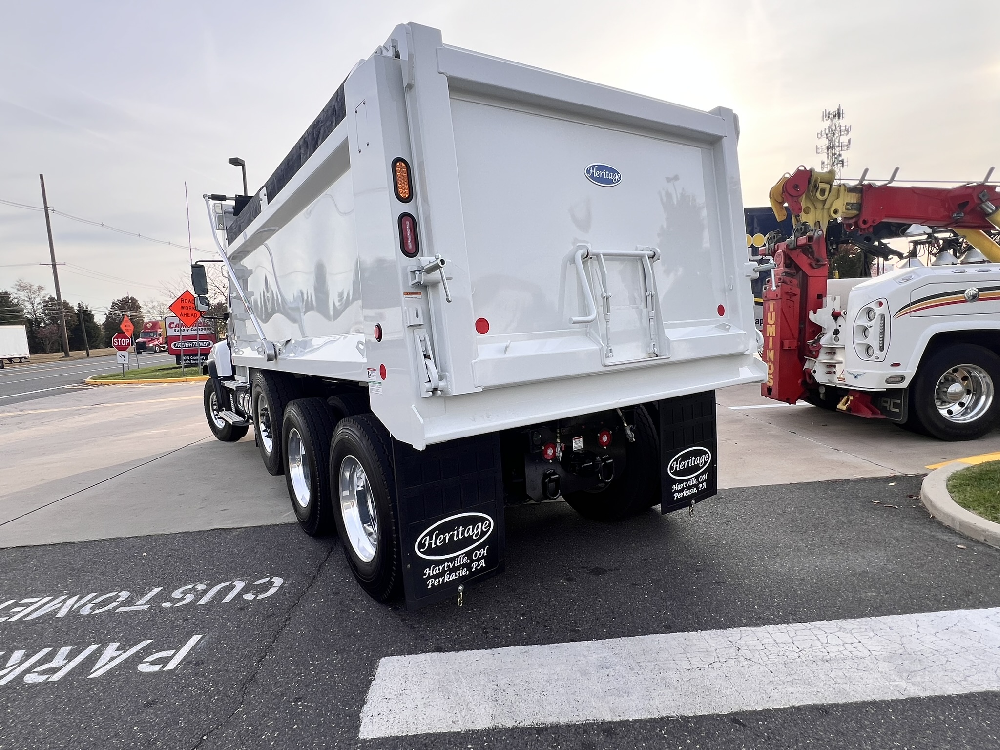 2025 Freightliner 114SD - image 4 of 6