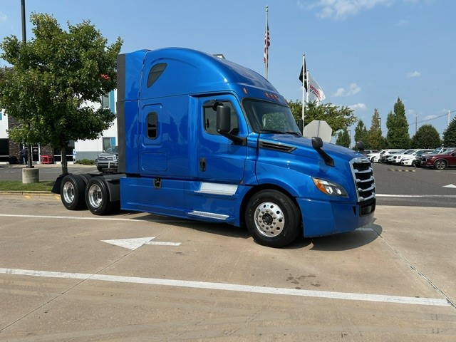 2020 Freightliner CASCADIA PT126S - image 1 of 6