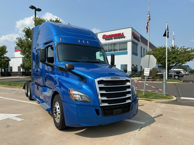 2020 Freightliner CASCADIA PT126S - image 2 of 6