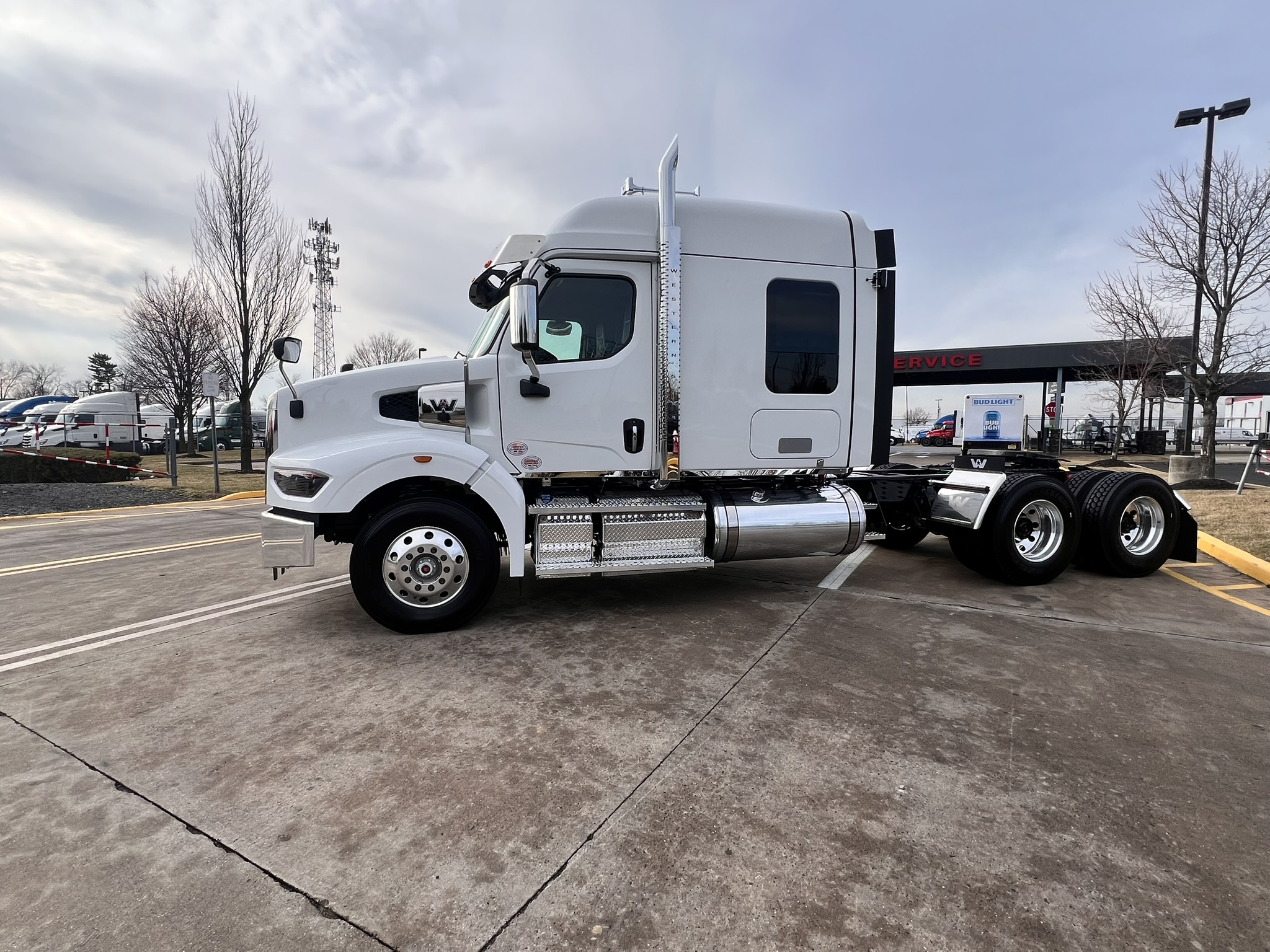 2025 Western Star Trucks 49X - image 3 of 6