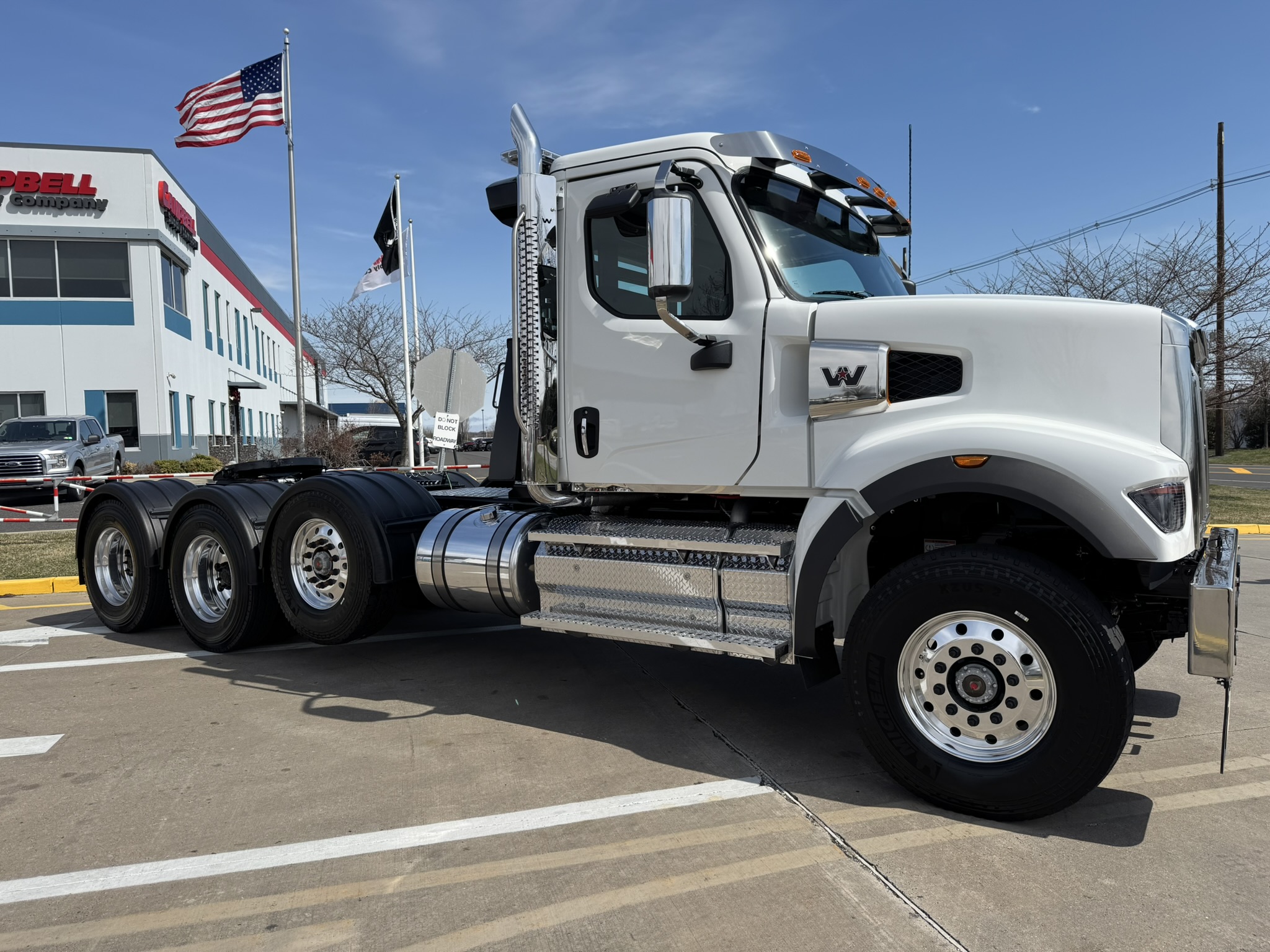 2025 Western Star Trucks 49X - image 2 of 6