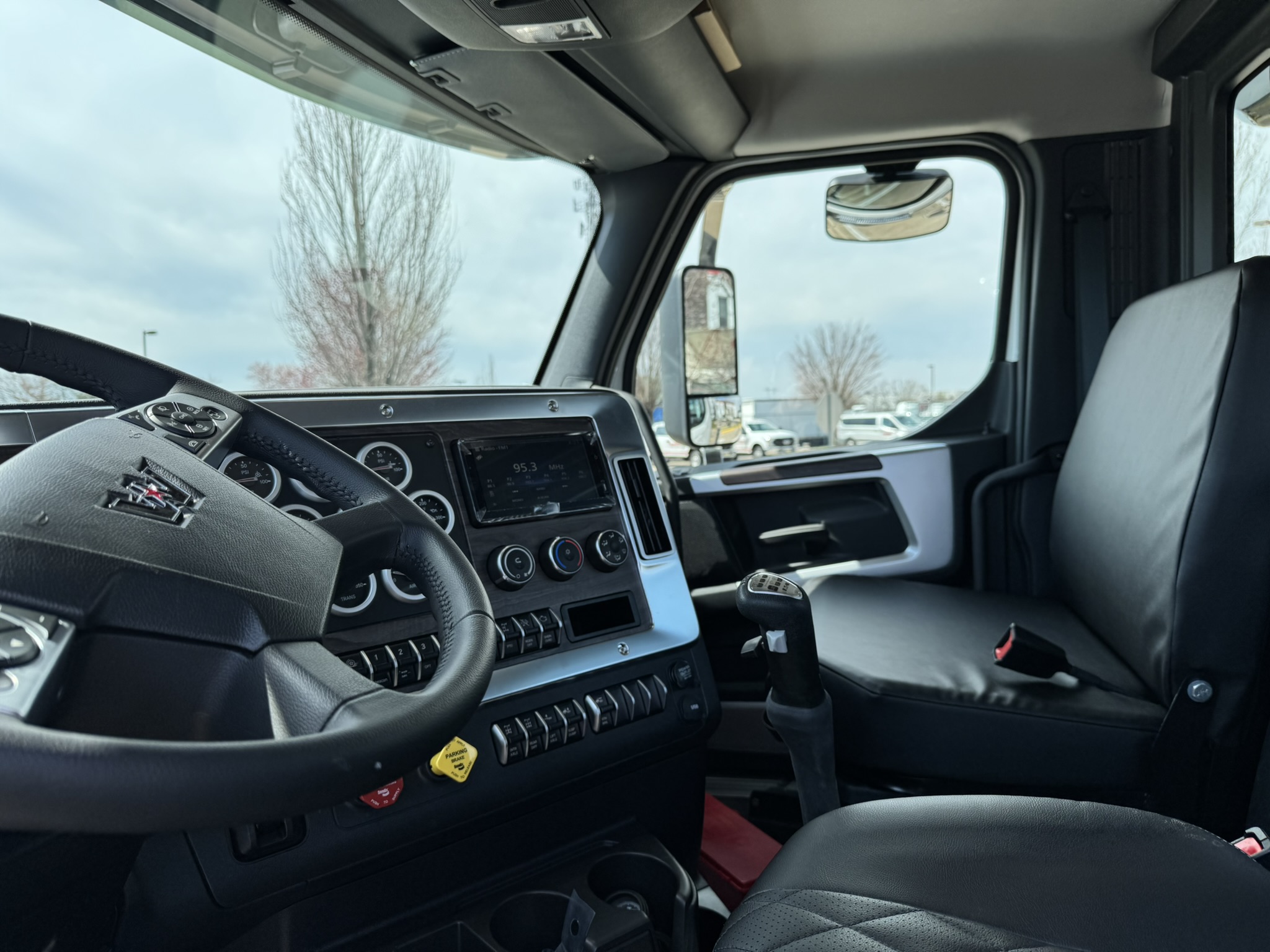 2025 Western Star Trucks 49X - image 5 of 6