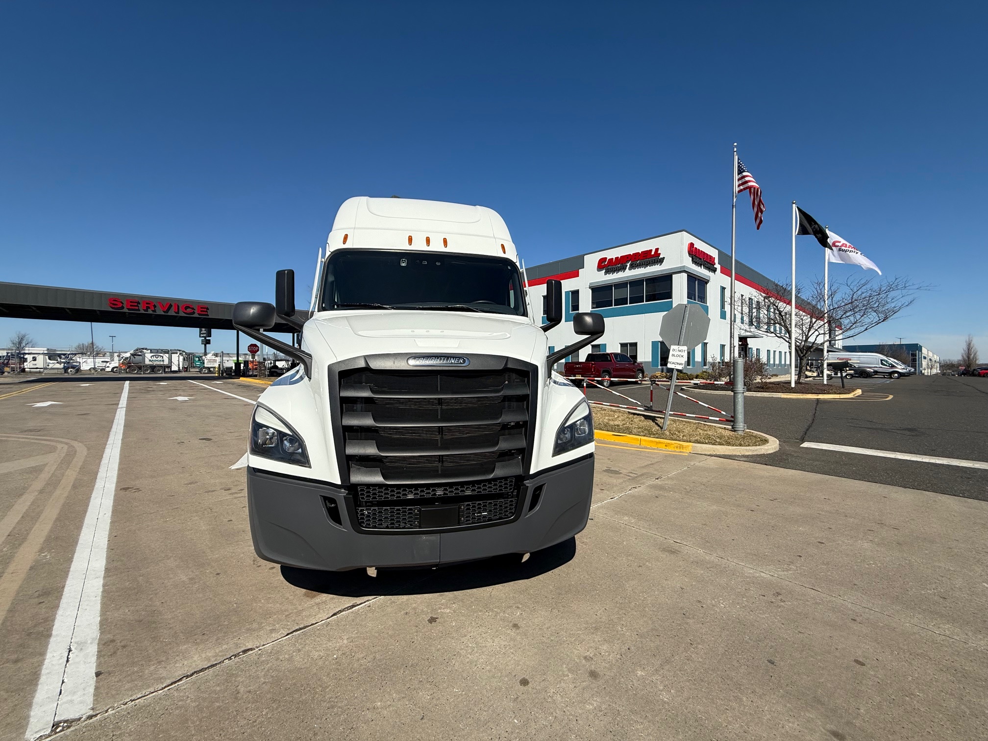 2023 Freightliner CASCADIA PT126S - image 3 of 6