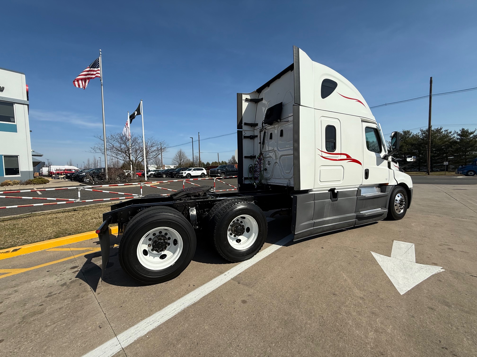 2021 Freightliner CASCADIA 126 - image 4 of 6
