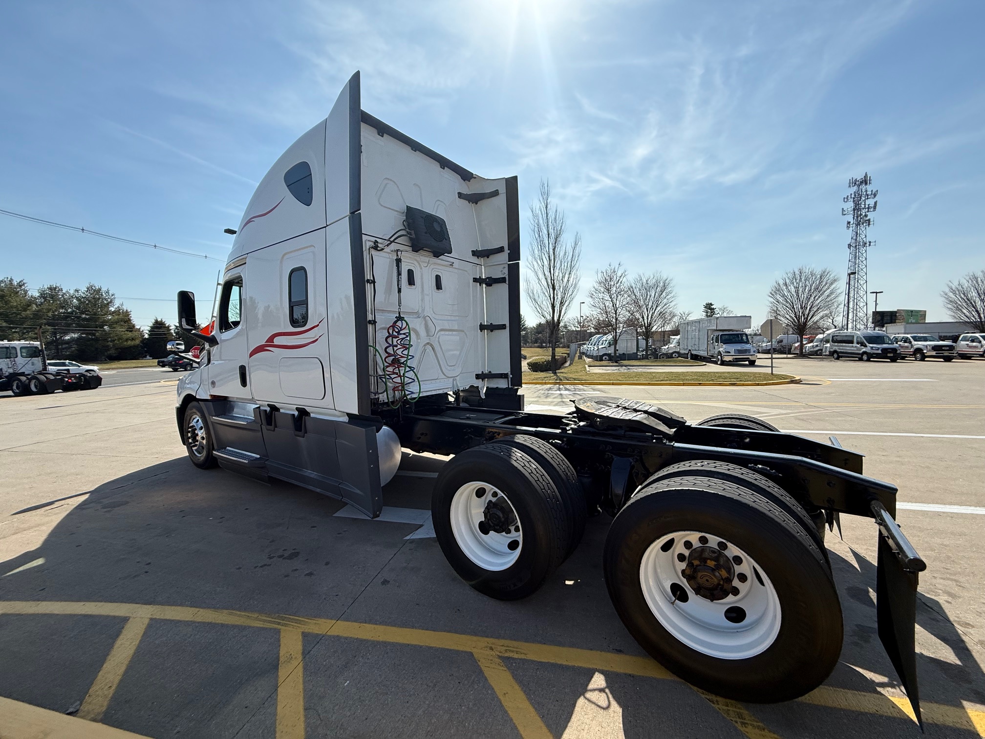 2021 Freightliner CASCADIA 126 - image 5 of 6