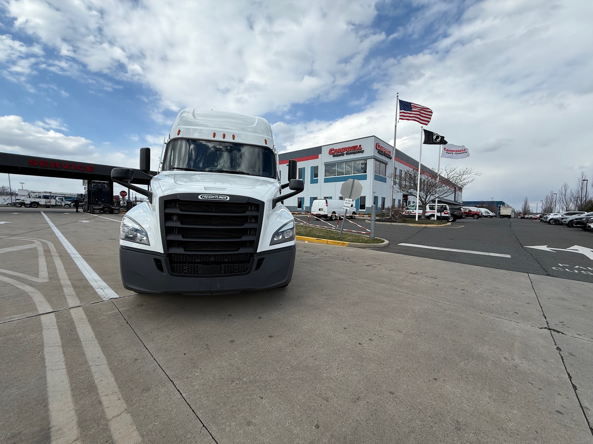 2023 Freightliner CASCADIA PT126S - image 2 of 6