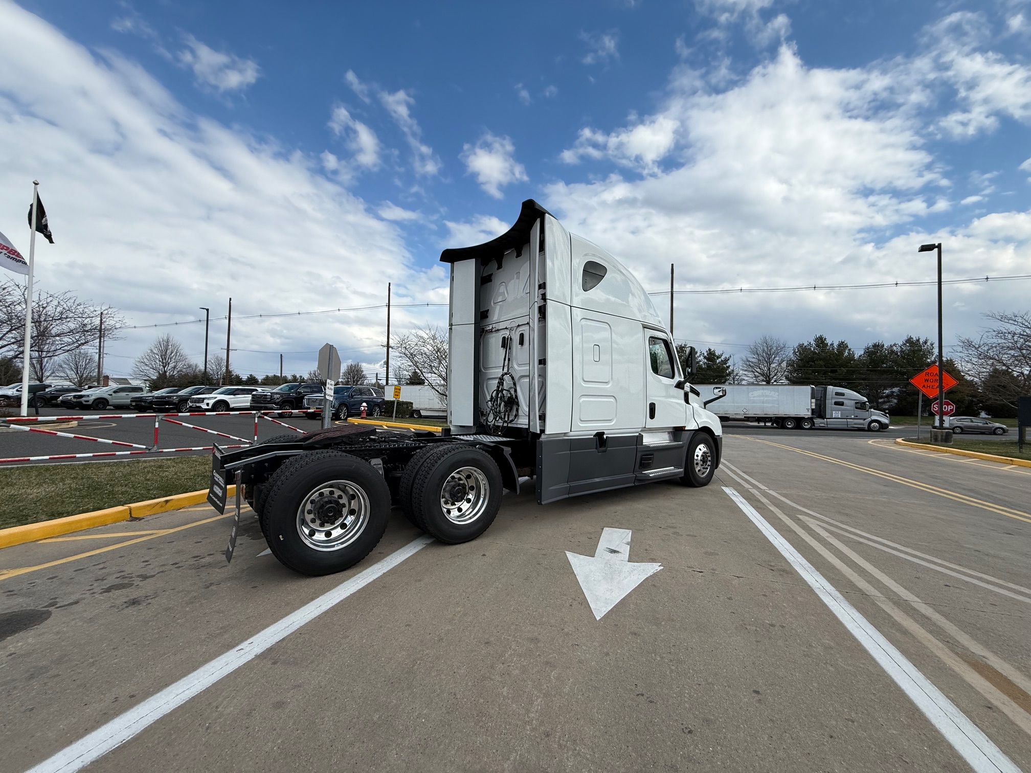 2023 Freightliner CASCADIA PT126S - image 4 of 6