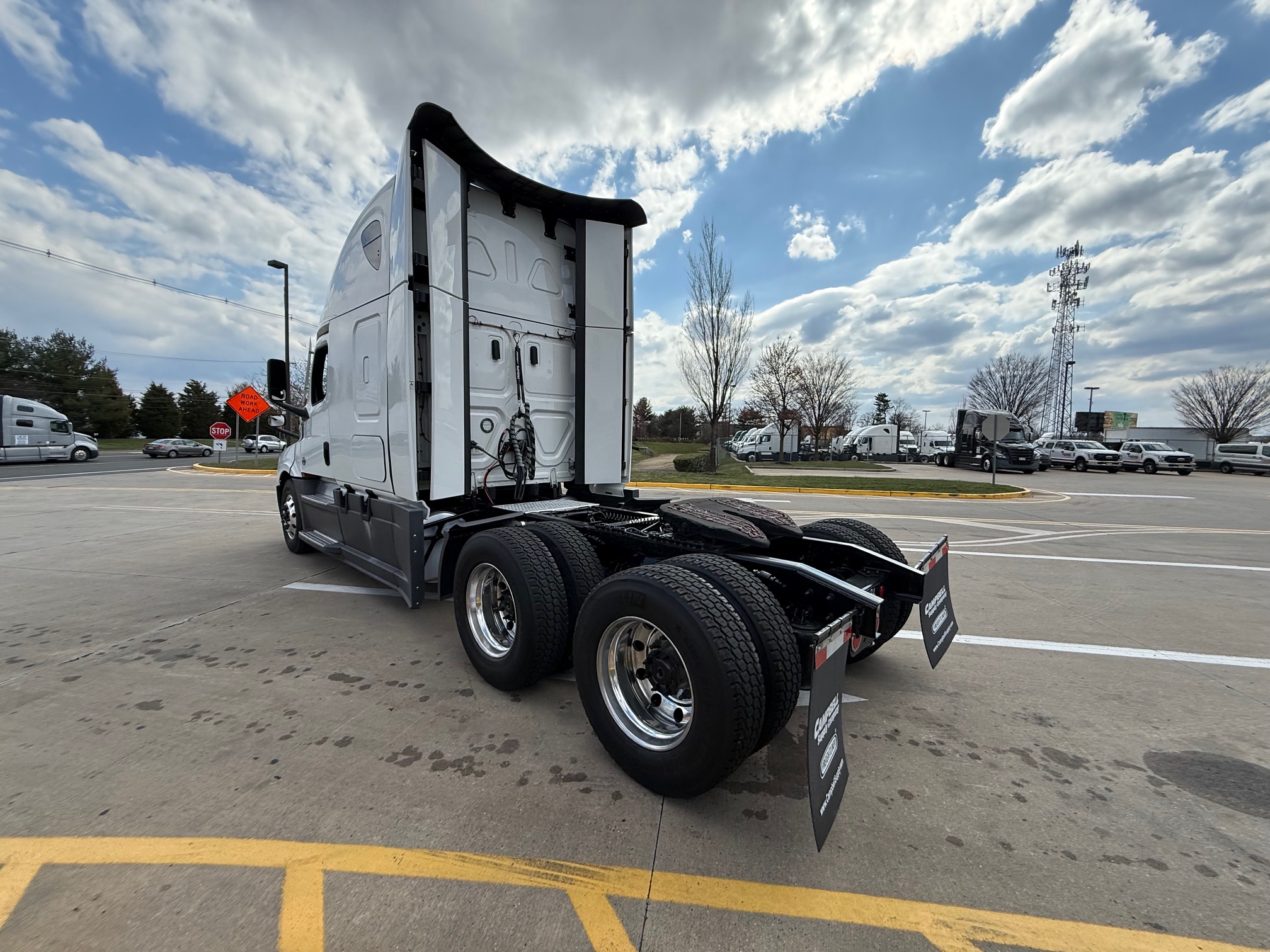 2023 Freightliner CASCADIA PT126S - image 5 of 6