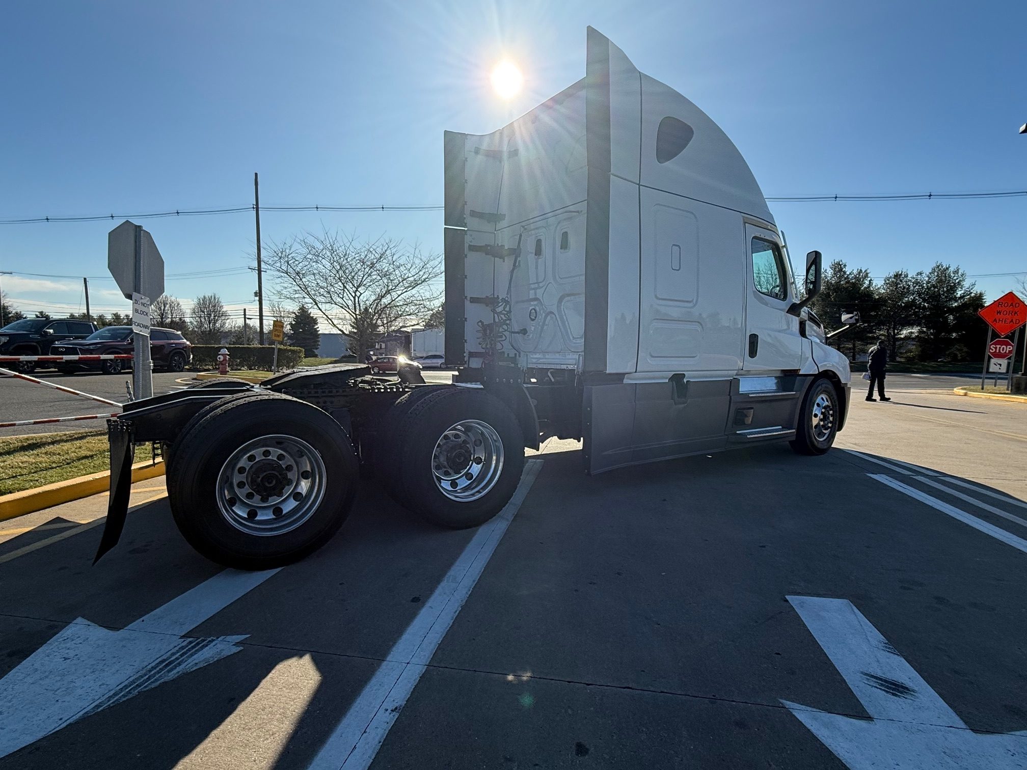 2023 Freightliner CASCADIA PT126S - image 5 of 6
