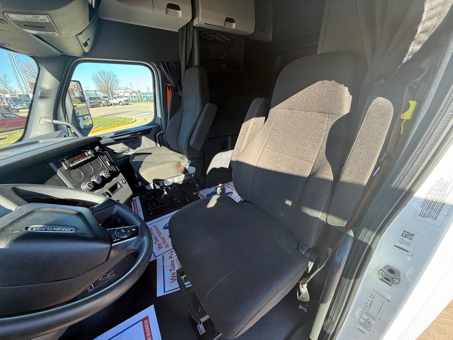 2023 Freightliner Cascadia Interior