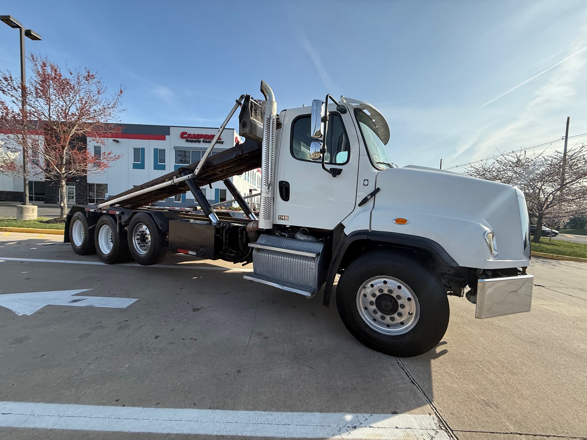 2017 FREIGHTLINER 114SD - image 1 of 6