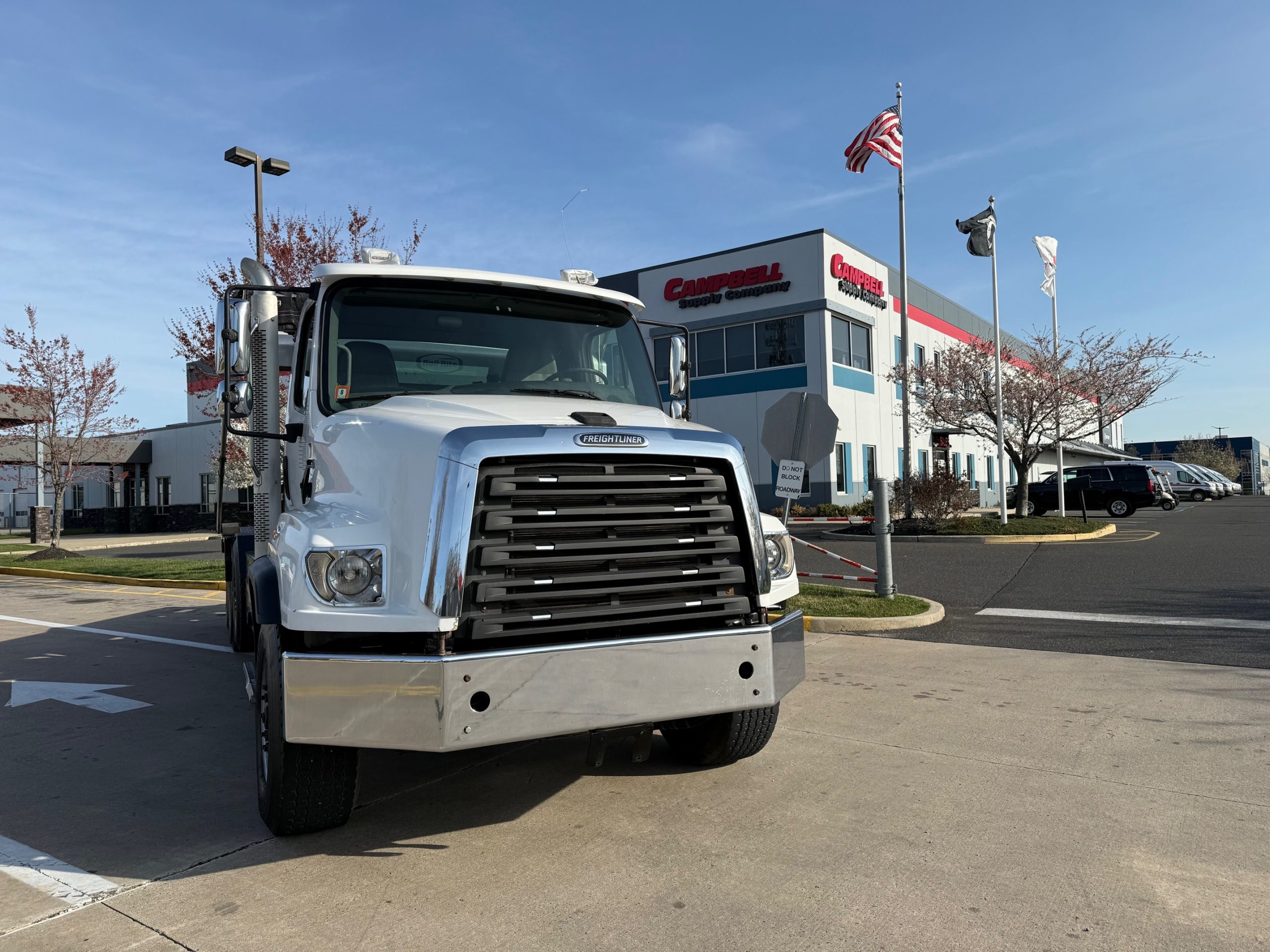 2017 FREIGHTLINER 114SD - image 4 of 6