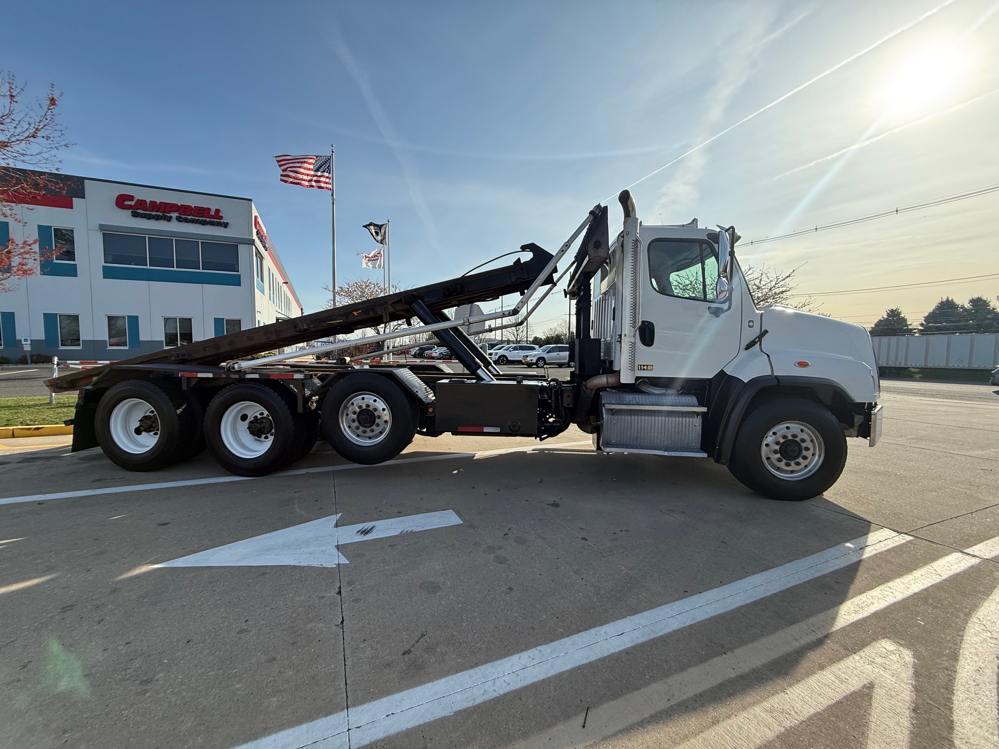 2017 FREIGHTLINER 114SD - image 5 of 6