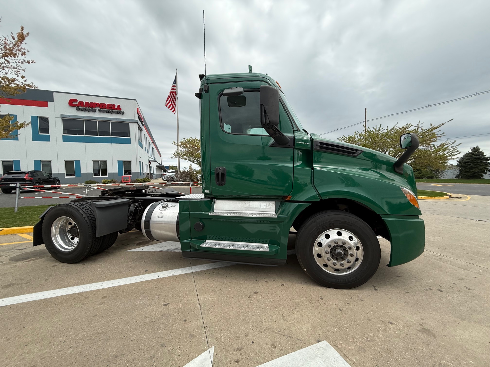 2020 Freightliner CASCADIA PT126D - image 1 of 6