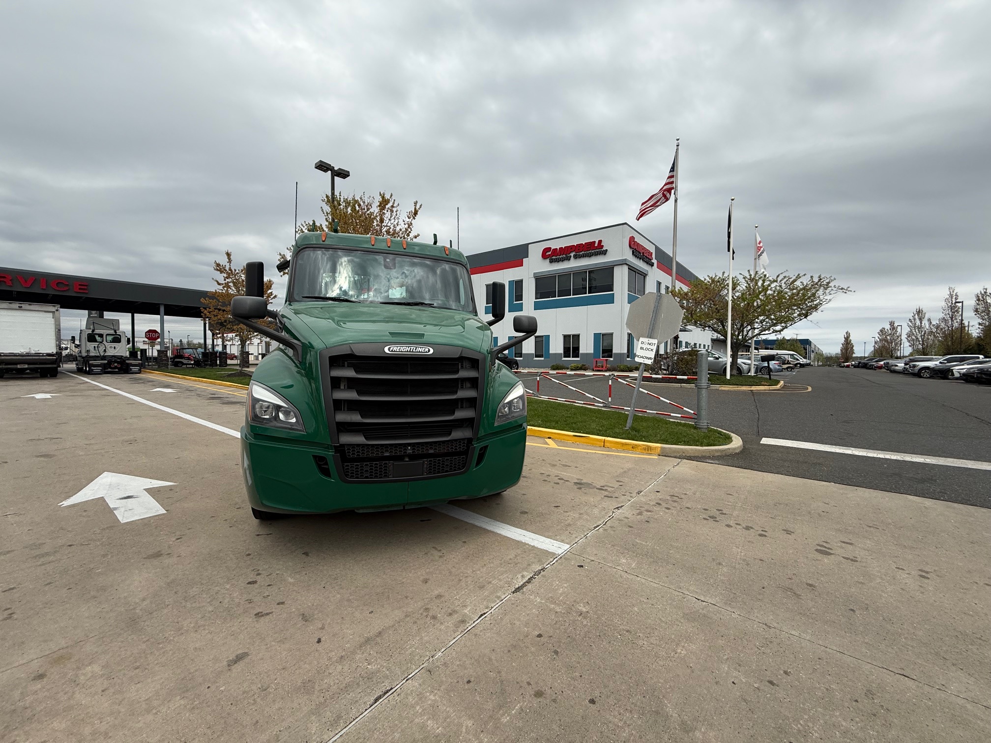 2020 Freightliner CASCADIA PT126D - image 2 of 6