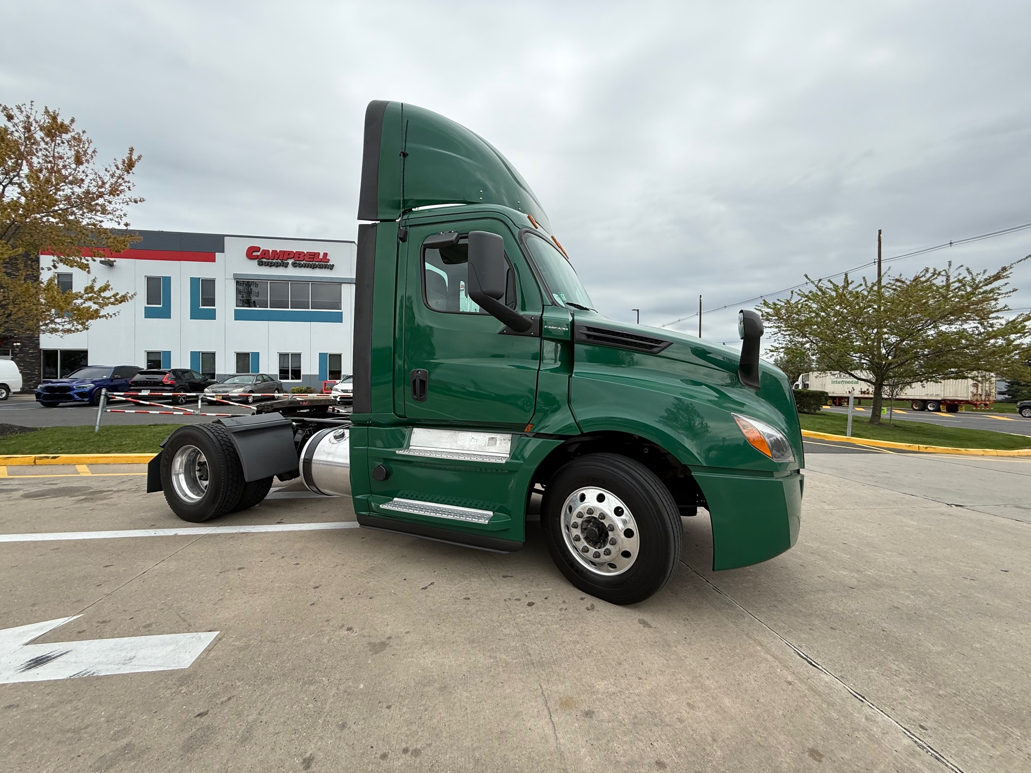 2020 Freightliner CASCADIA PT126D - image 1 of 6