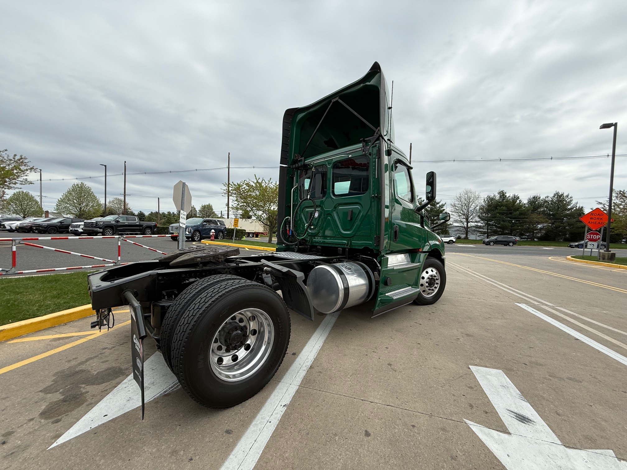 2020 Freightliner CASCADIA PT126D - image 4 of 6