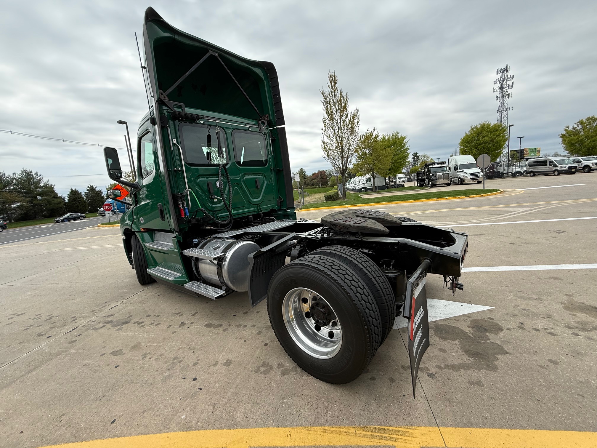 2020 Freightliner CASCADIA PT126D - image 6 of 6