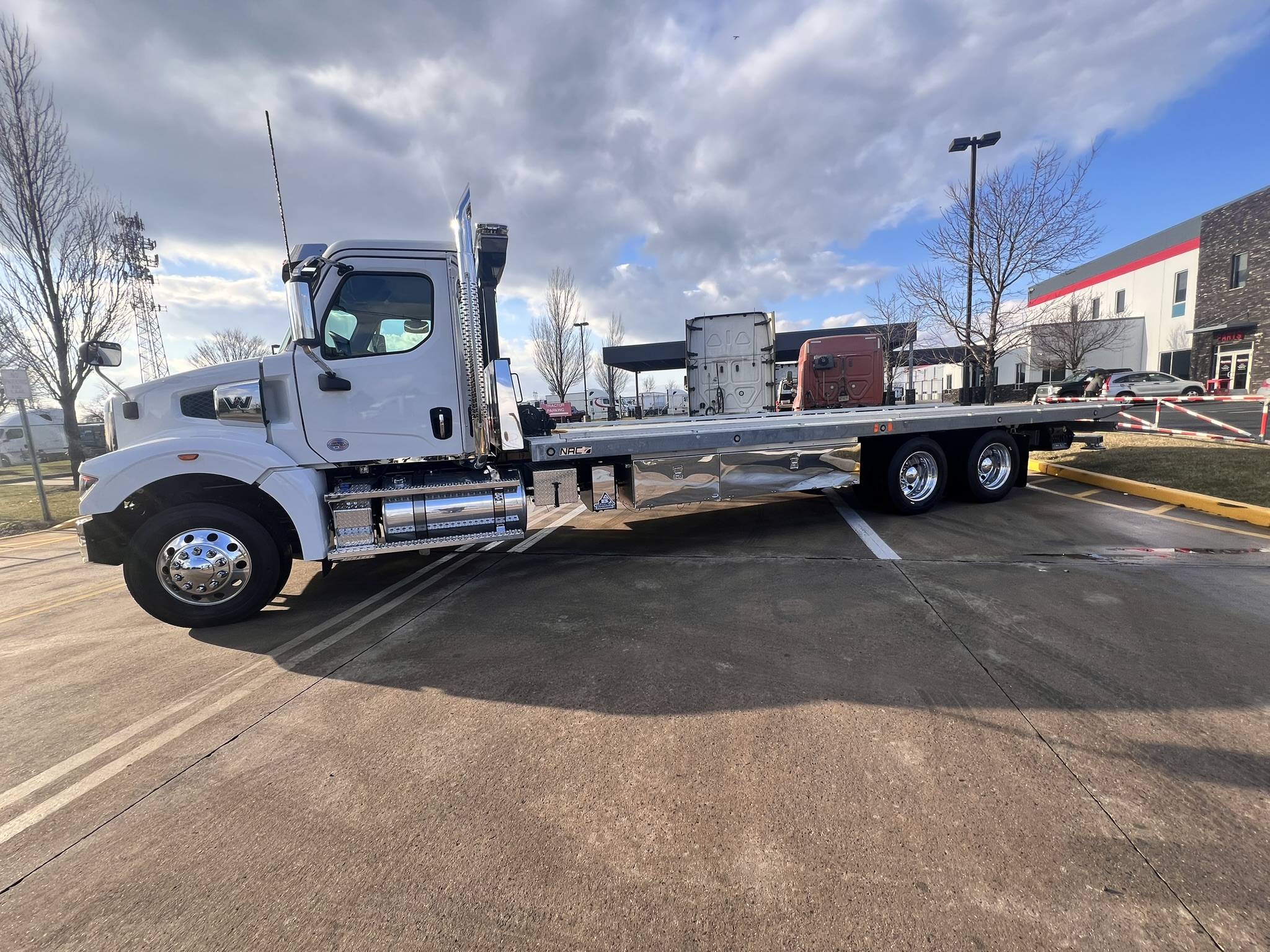 2024 WESTERN STAR 47X - image 3 of 6