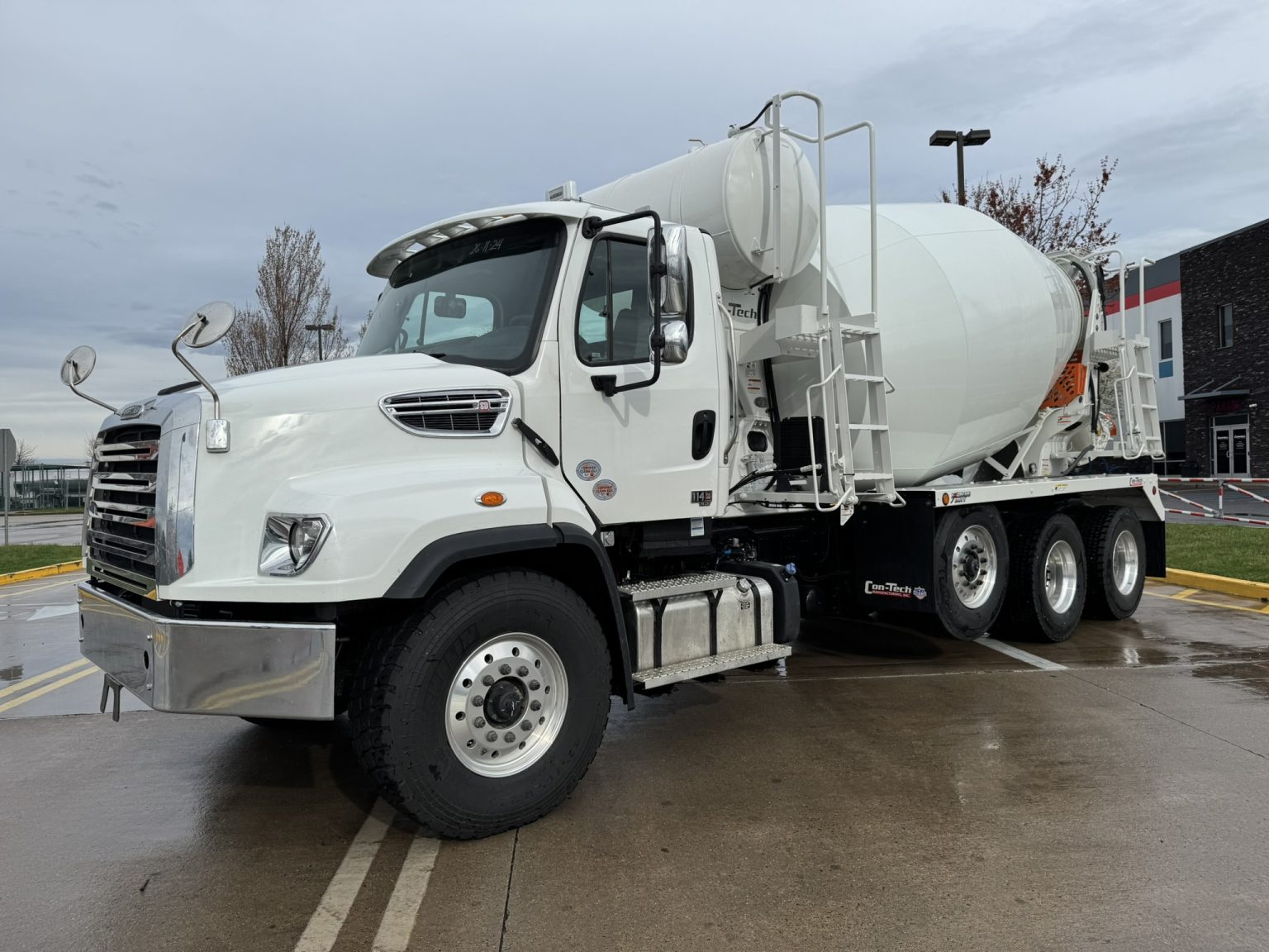 2025 Freightliner 114SD - Campbell Supply