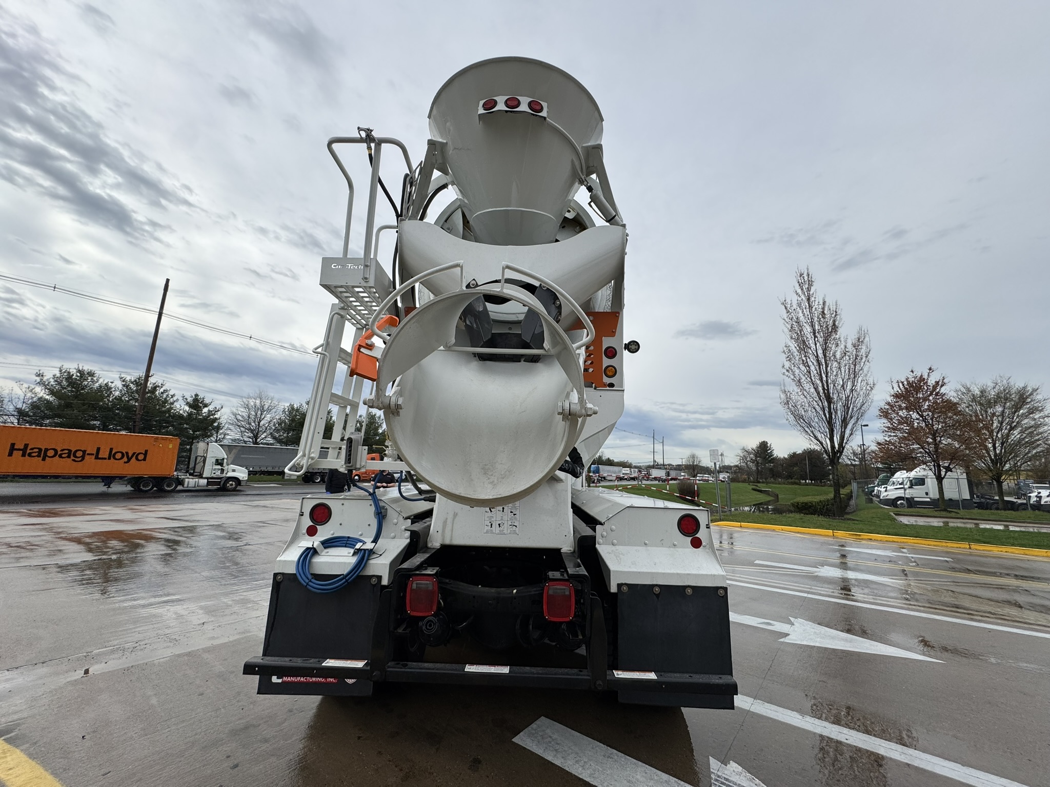 2025 FREIGHTLINER 114SD - image 4 of 6