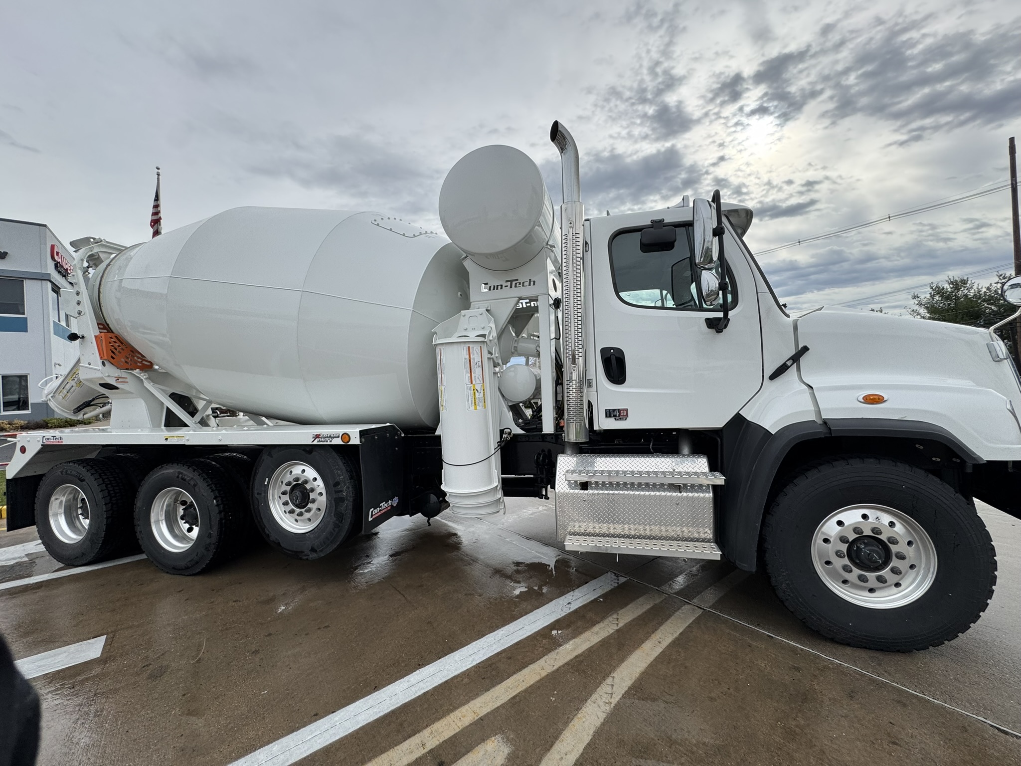 2025 FREIGHTLINER 114SD - image 6 of 6