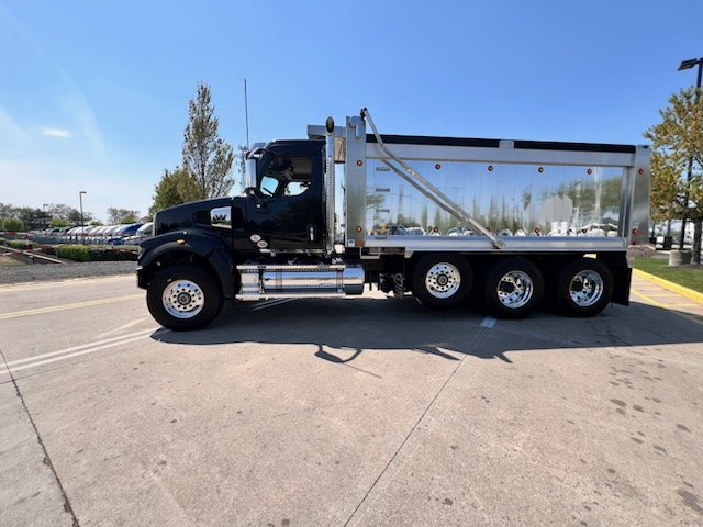 2025 Western Star Trucks 49X - image 2 of 6