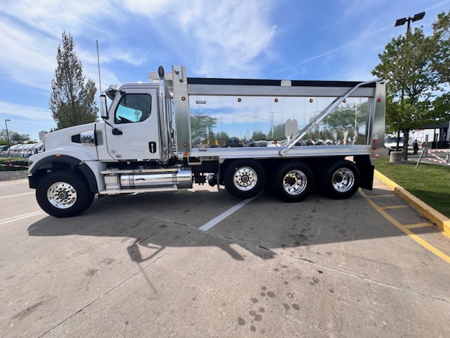 2025 Western Star Trucks 49X - image 3 of 6