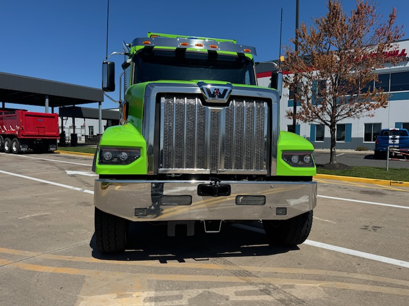 2025 Western Star Trucks 49X - image 2 of 6