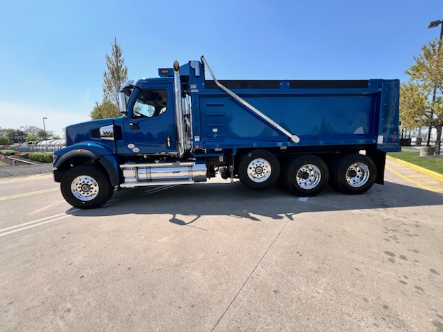 2025 Western Star Trucks 49X - image 2 of 6