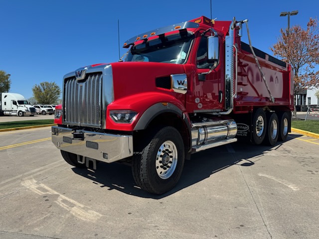 2025 Western Star Trucks 49X - image 3 of 6