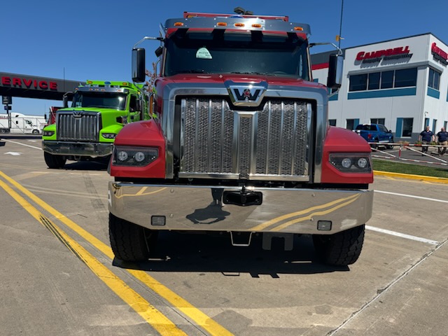 2025 Western Star Trucks 49X - image 2 of 6