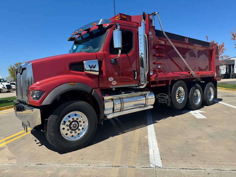2025 Western Star Trucks 49X - image 3 of 6