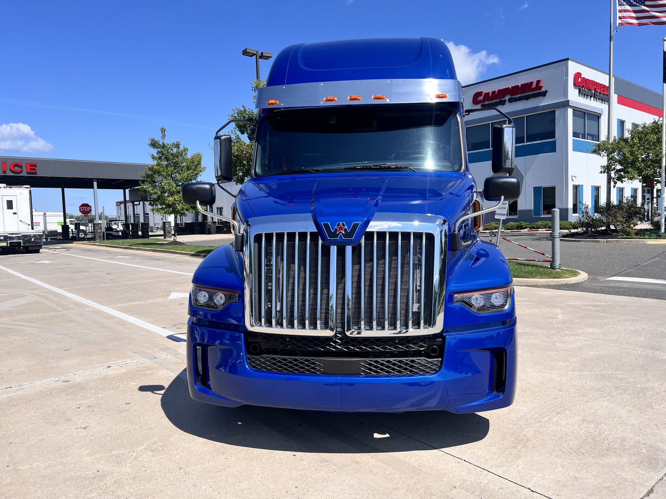 2024 WESTERN STAR/AU 57X CHASSIS - image 3 of 6