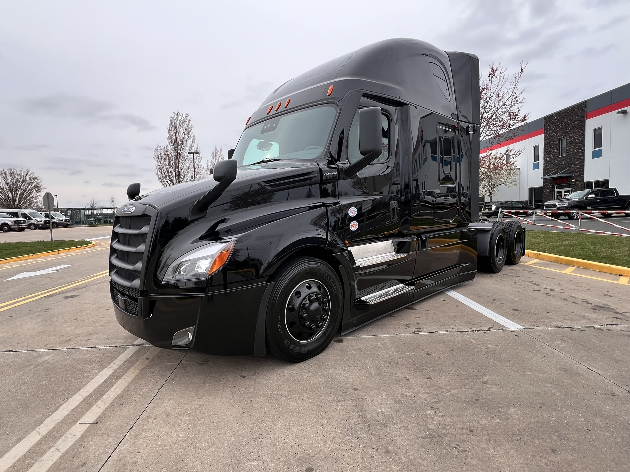 2026 FREIGHTLINER Cascadia PT126S - image 2 of 6
