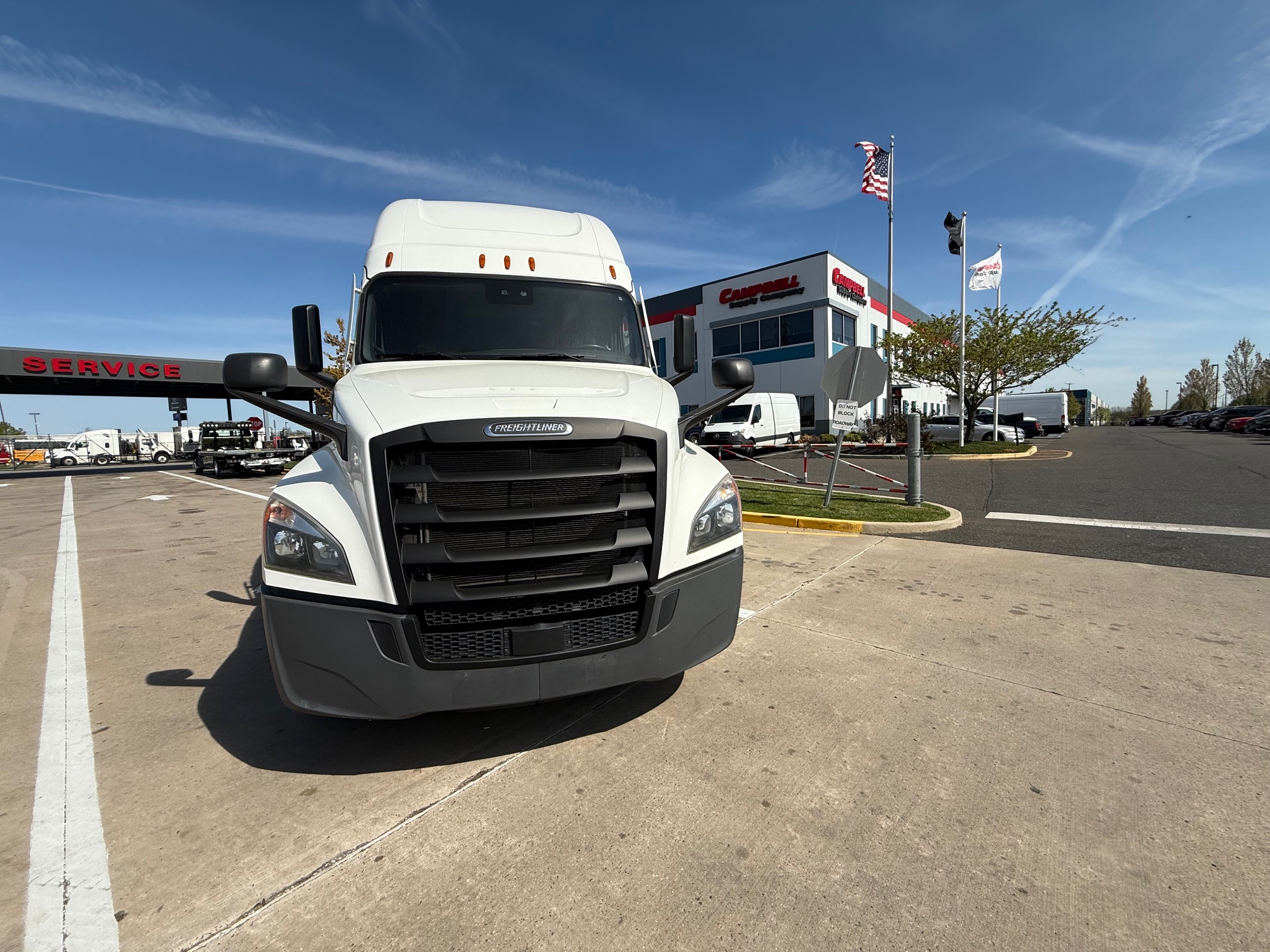 2021 FREIGHTLINER CASCADIA PT126S - image 2 of 6