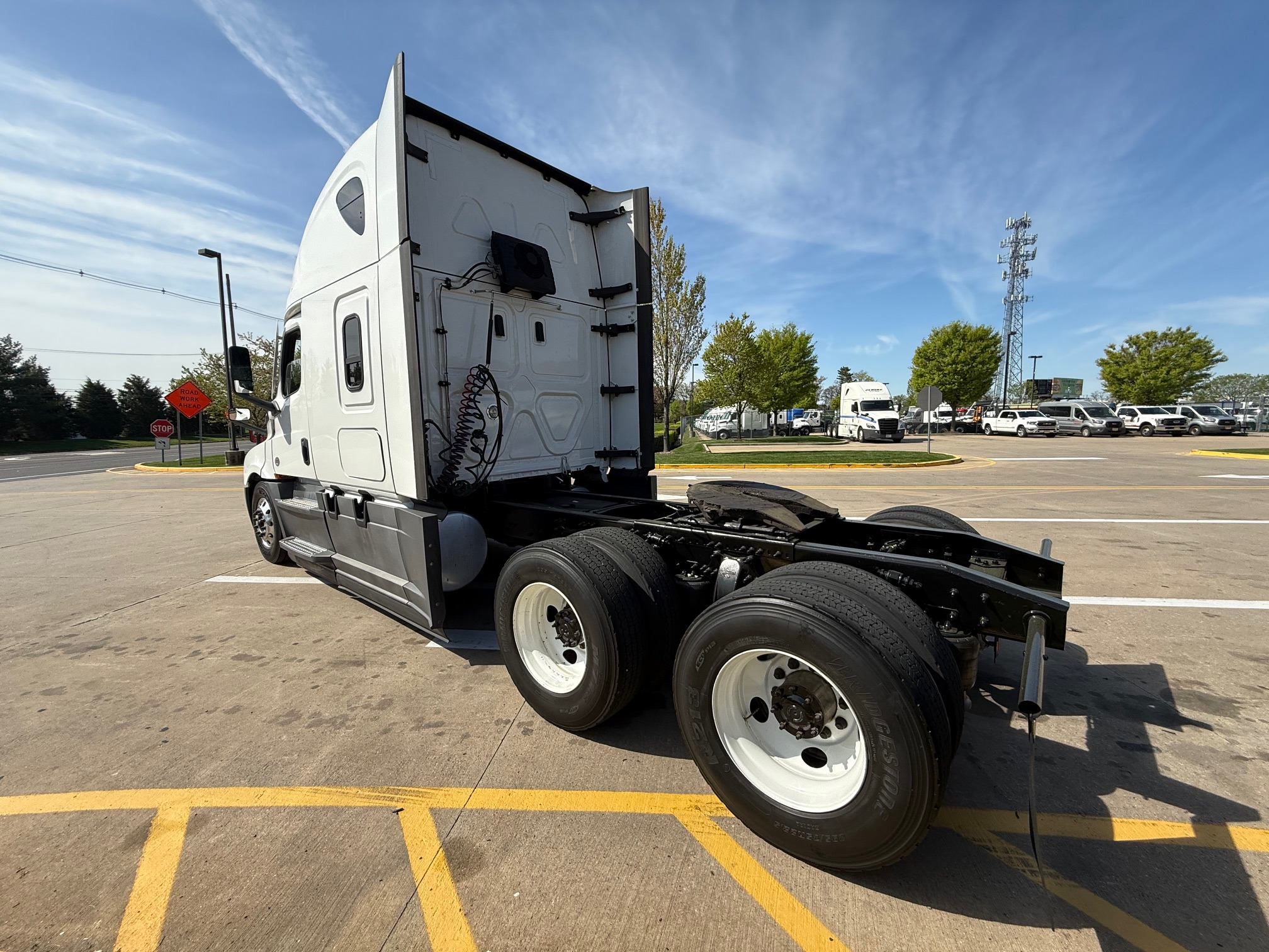 2021 FREIGHTLINER CASCADIA PT126S - image 4 of 6