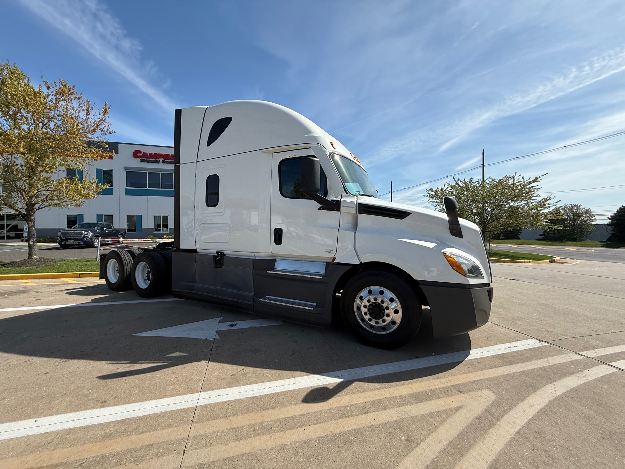 2021 FREIGHTLINER CASCADIA PT126S - image 1 of 6