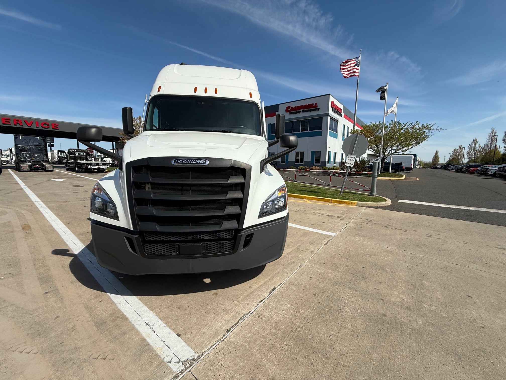 2021 FREIGHTLINER CASCADIA PT126S - image 2 of 6