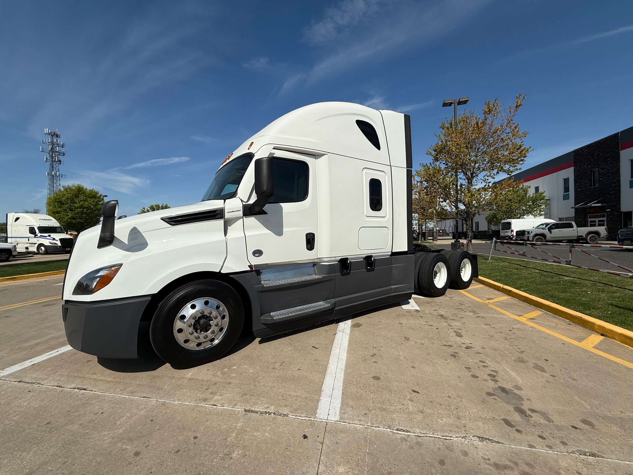 2021 FREIGHTLINER CASCADIA PT126S - image 3 of 6