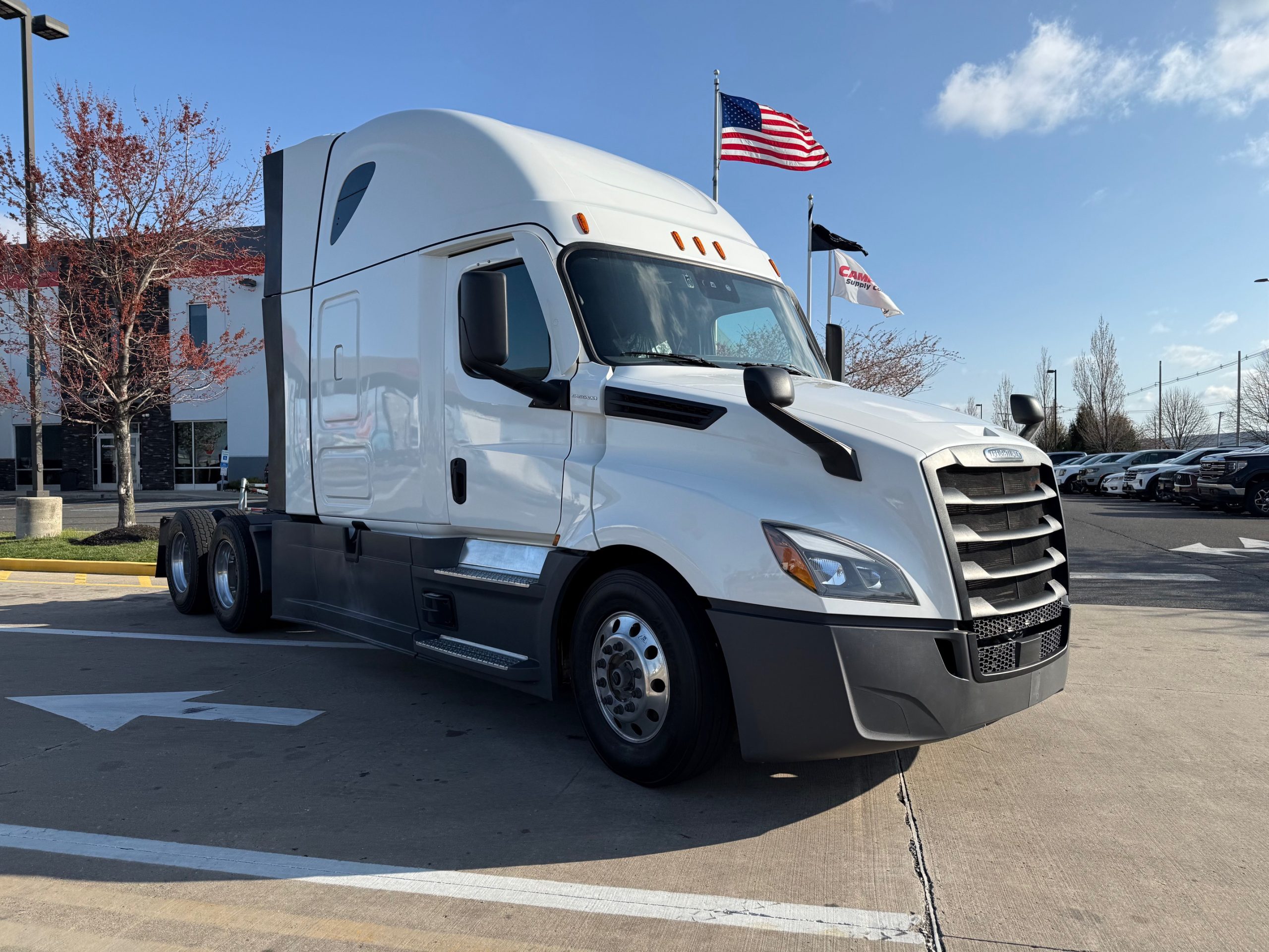 2023 FREIGHTLINER CASCADIA PT126S - image 1 of 6