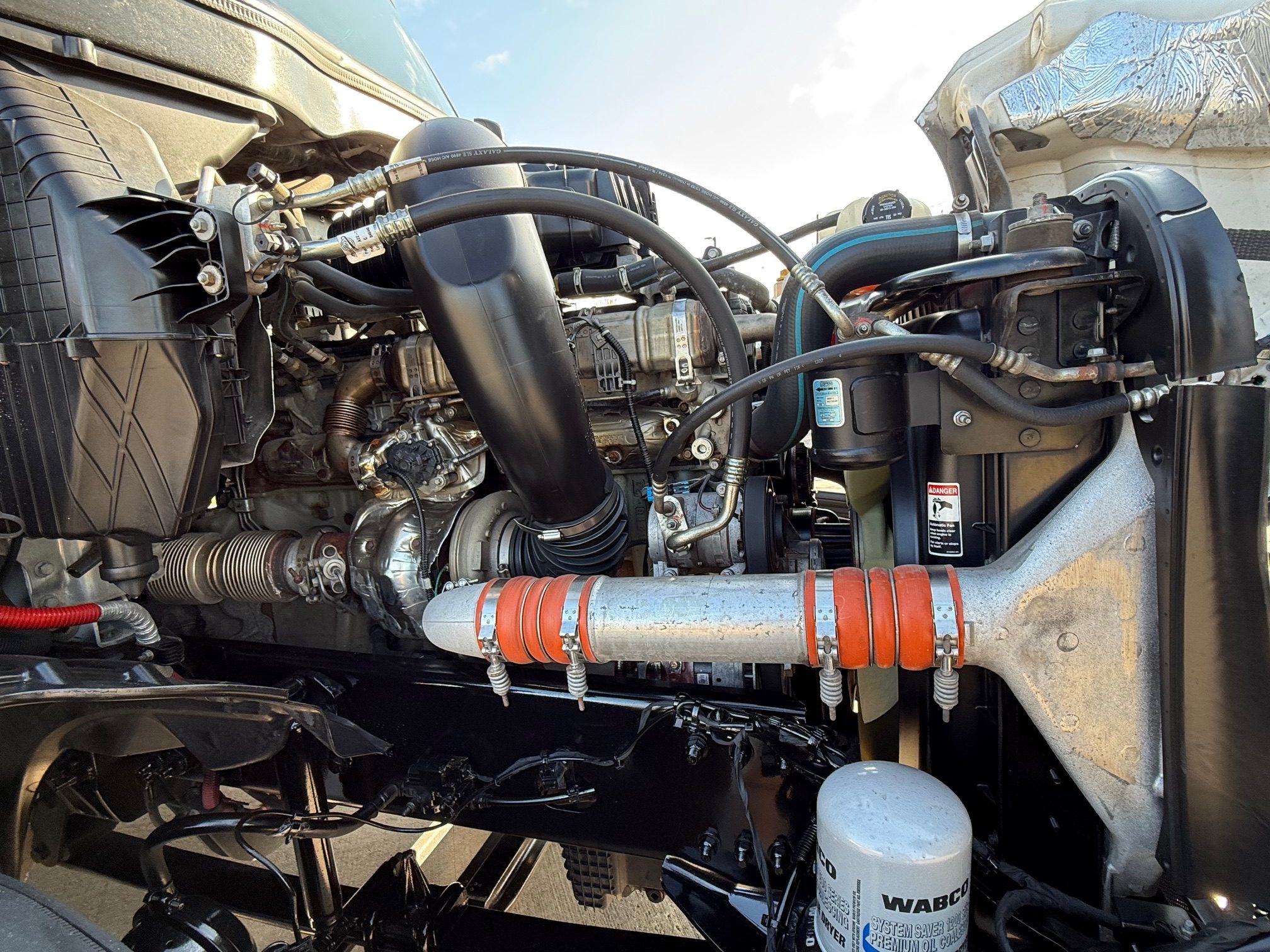 2023 FREIGHTLINER CASCADIA PT126S - image 4 of 6