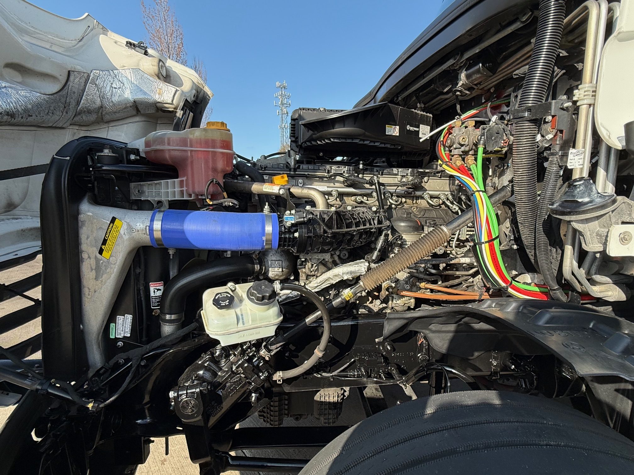 2023 FREIGHTLINER CASCADIA PT126S - image 5 of 6