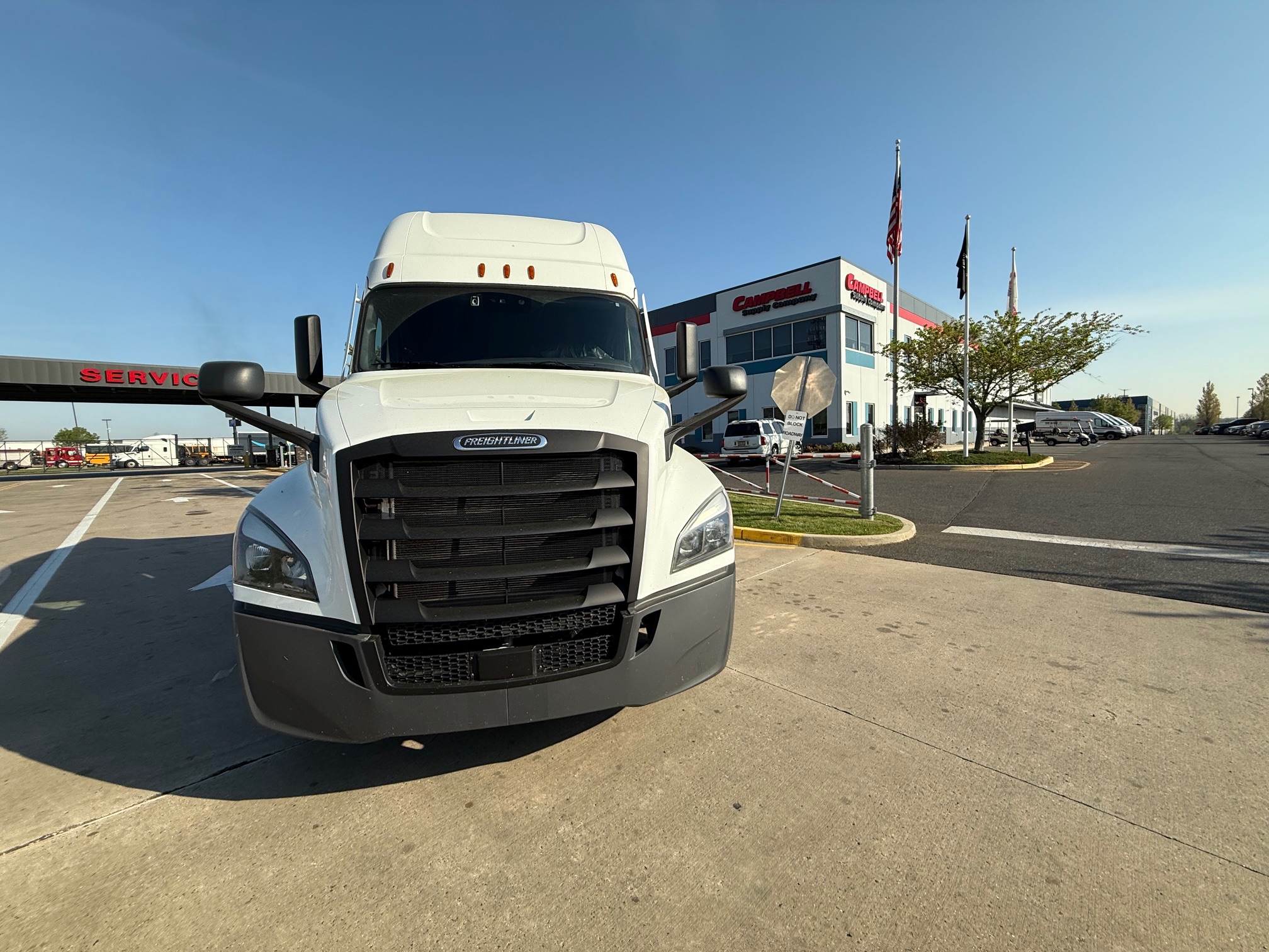2023 FREIGHTLINER CASCADIA PT126S - image 2 of 6