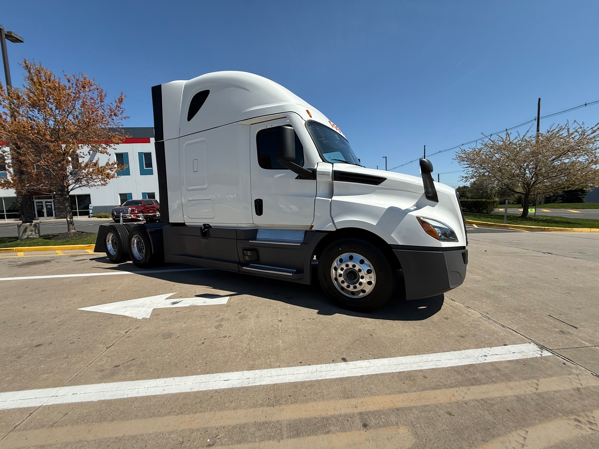 2023 FREIGHTLINER CASCADIA PT126S - image 1 of 6