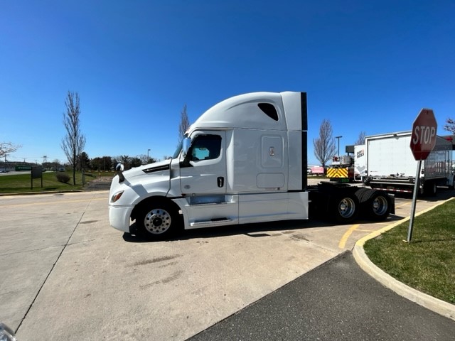 2019 Freightliner CASCADIA 126 - image 6 of 6