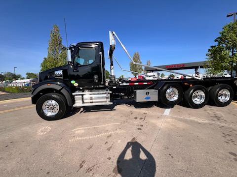 2025 Western Star Trucks 47X - image 3 of 6