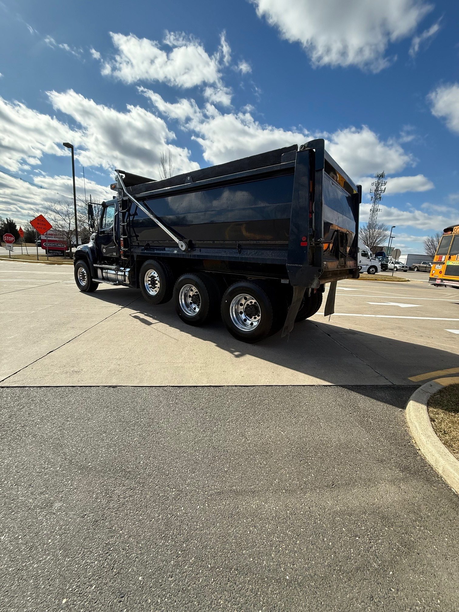 2021 Freightliner CT114084 D - image 3 of 6
